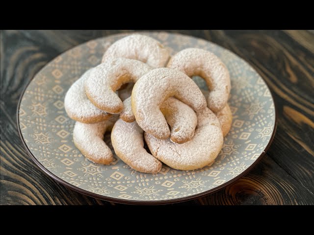 Рогалики с ореховой начинкой. Рецепт ароматного песочного печенья