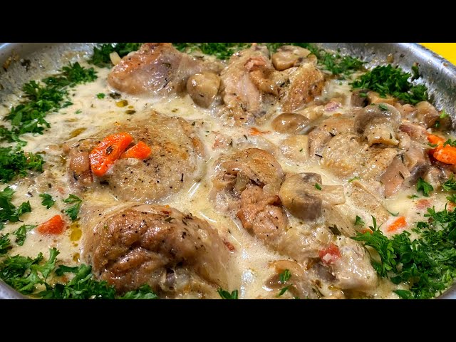 Вкусная курица в соусе на сковороде, которая понравится всем! Очень простой рецепт. Курица с грибами