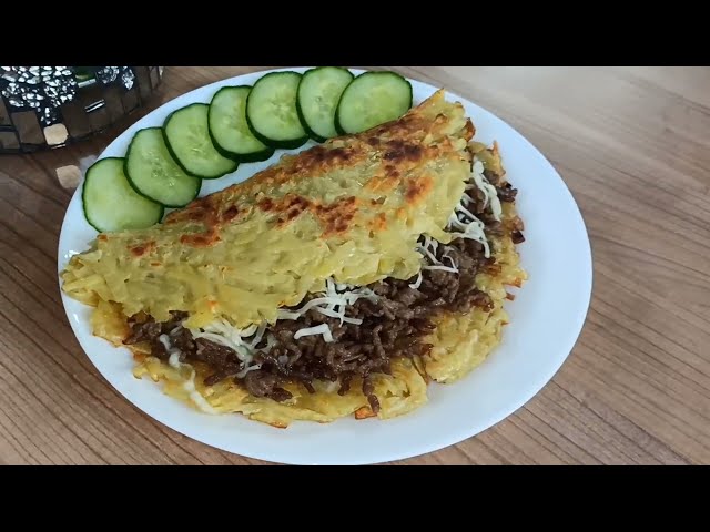 Картофель и фарш - большой драник с мясом .Картофельный блин с фаршем