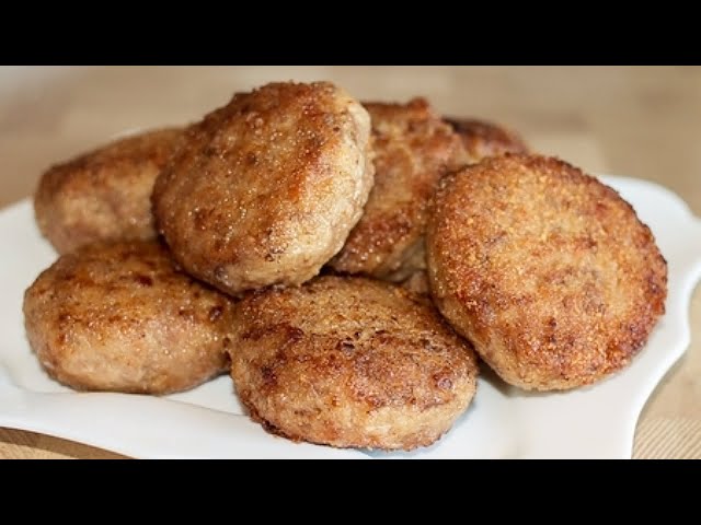 Вкусные сочные домашние котлеты из мясного фарша в духовке.